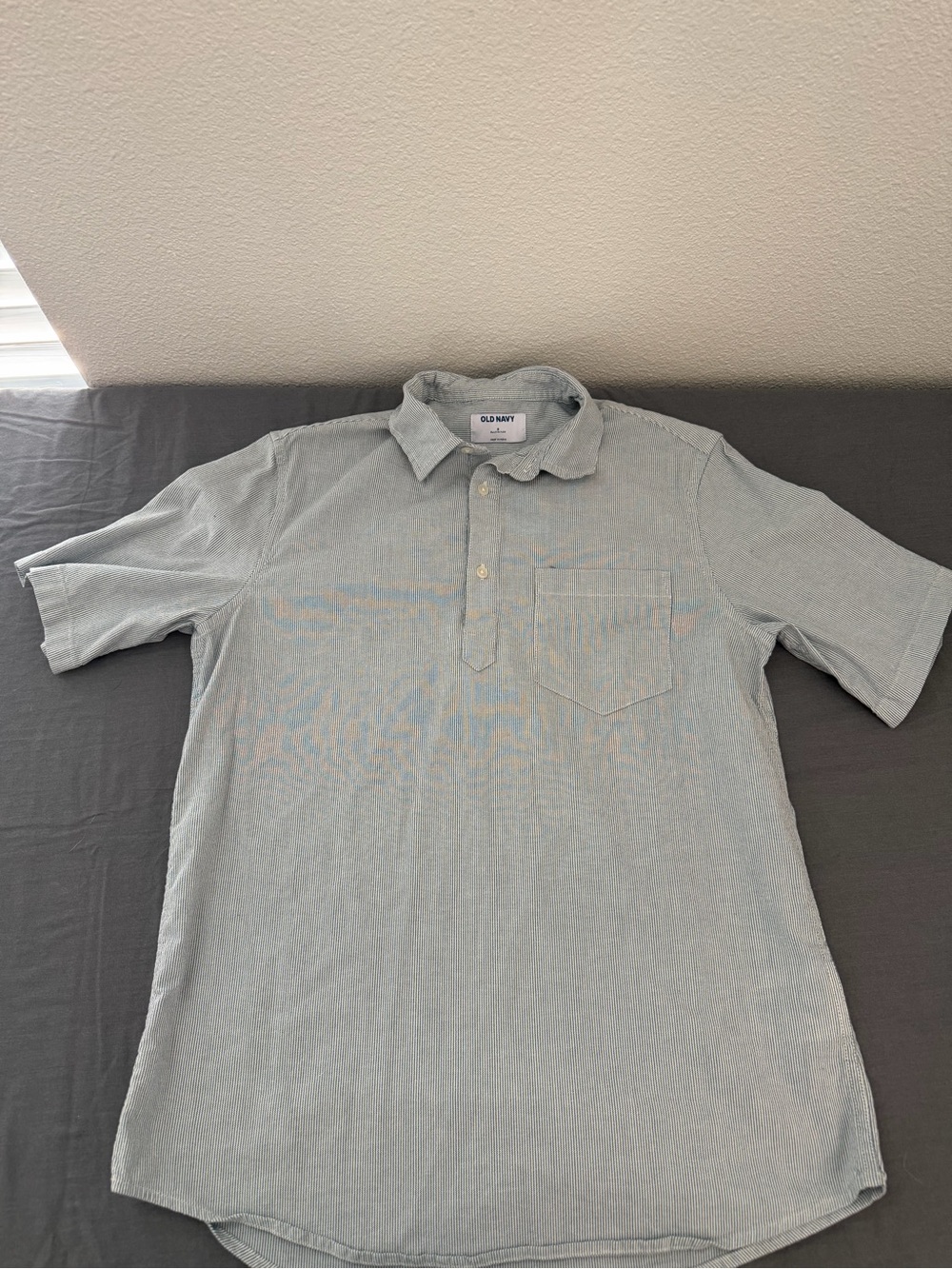 Old Navy Men's Size Small Light Blue & White Striped Short Sleeve Polo